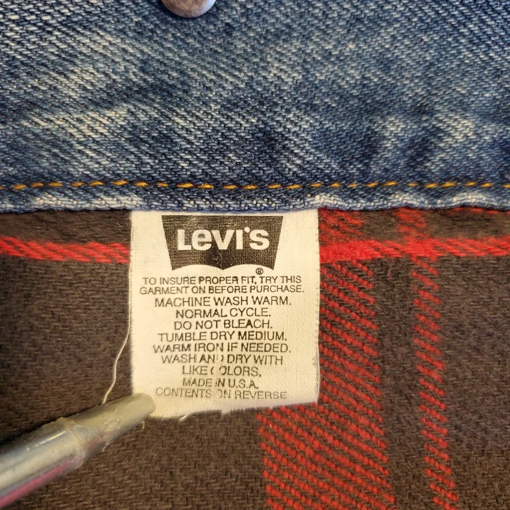 Vintage Levis Flannel Lined Denim Trucker Jacket Made in USA Blue Plaid 70427